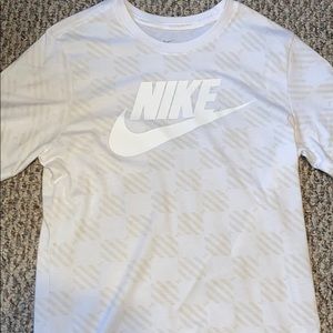 🥶Small Mens White Box Striped Nike Shirt🥶